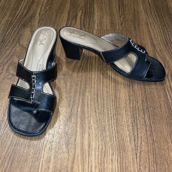 Soft Style Sandals - Picture 1 of 5